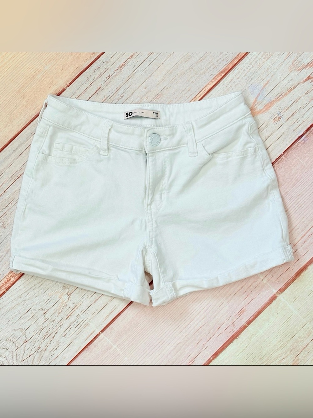 SO Women's Mid-Rise White Denim Cuffed Shorts Size 7/28